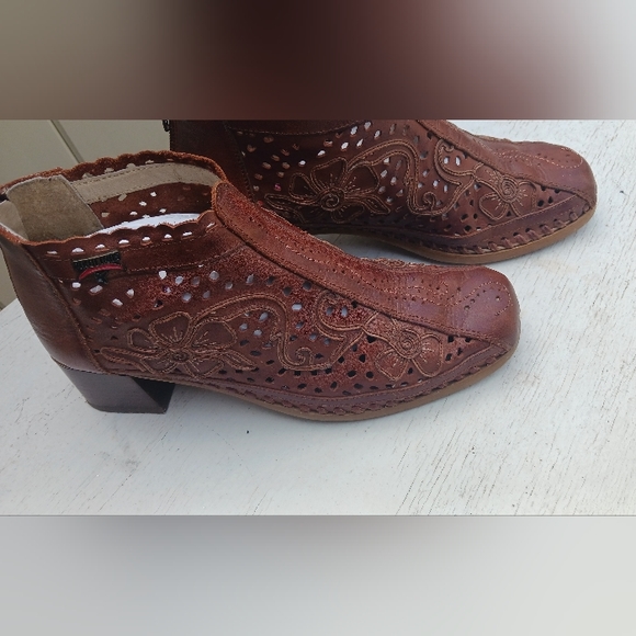 Brown Ankle boots - Picture 3 of 15